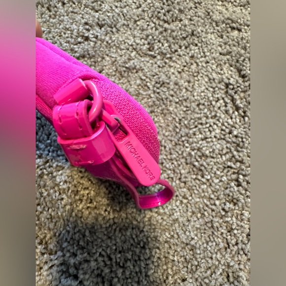 MICHAEL KORS Neoprene Wristlet, Coin/Key Purse - Picture 5 of 6